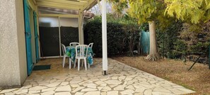 Outdoor dining - Maison Bord de mer Vendres Plage (Vendres)