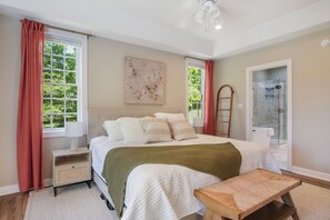 5 bedrooms, desk, WiFi, bed sheets - Riverfront Retreat - sunset views, 2 king suites on 9+ acres, kayaks (Lancaster)