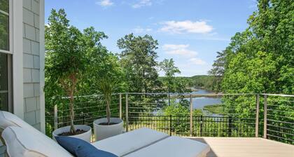 Riverfront Retreat - sunset views, 2 king suites on 9+ acres, kayaks