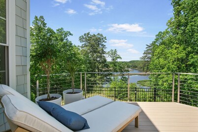 Riverfront Retreat - sunset views, 2 king suites on 9+ acres, kayaks