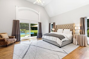 5 bedrooms, iron/ironing board, WiFi, bed sheets - Spacious, Heated Pool, 2 Master Bedrooms close to Beaches, Shopping & Dining (Quogue)
