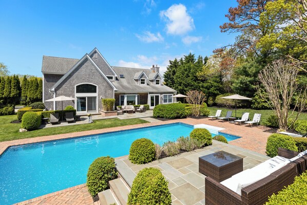 Een verwarmd zwembad