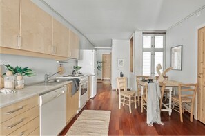 Mikrowelle, Ofen, Herdplatte, Geschirrspüler