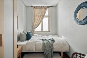 3 habitaciones, tabla de planchar con plancha, wifi y ropa de cama 