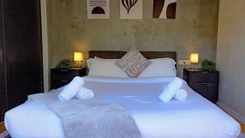 4 chambres, coffres-forts dans les chambres, fer et planche à repasser