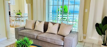 Falcon Islandviews Condo-Free Airport Transportation-24/7 Security-Gated Complex