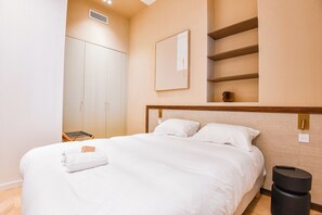 3 chambres, fer et planche à repasser, Wi-Fi, draps fournis