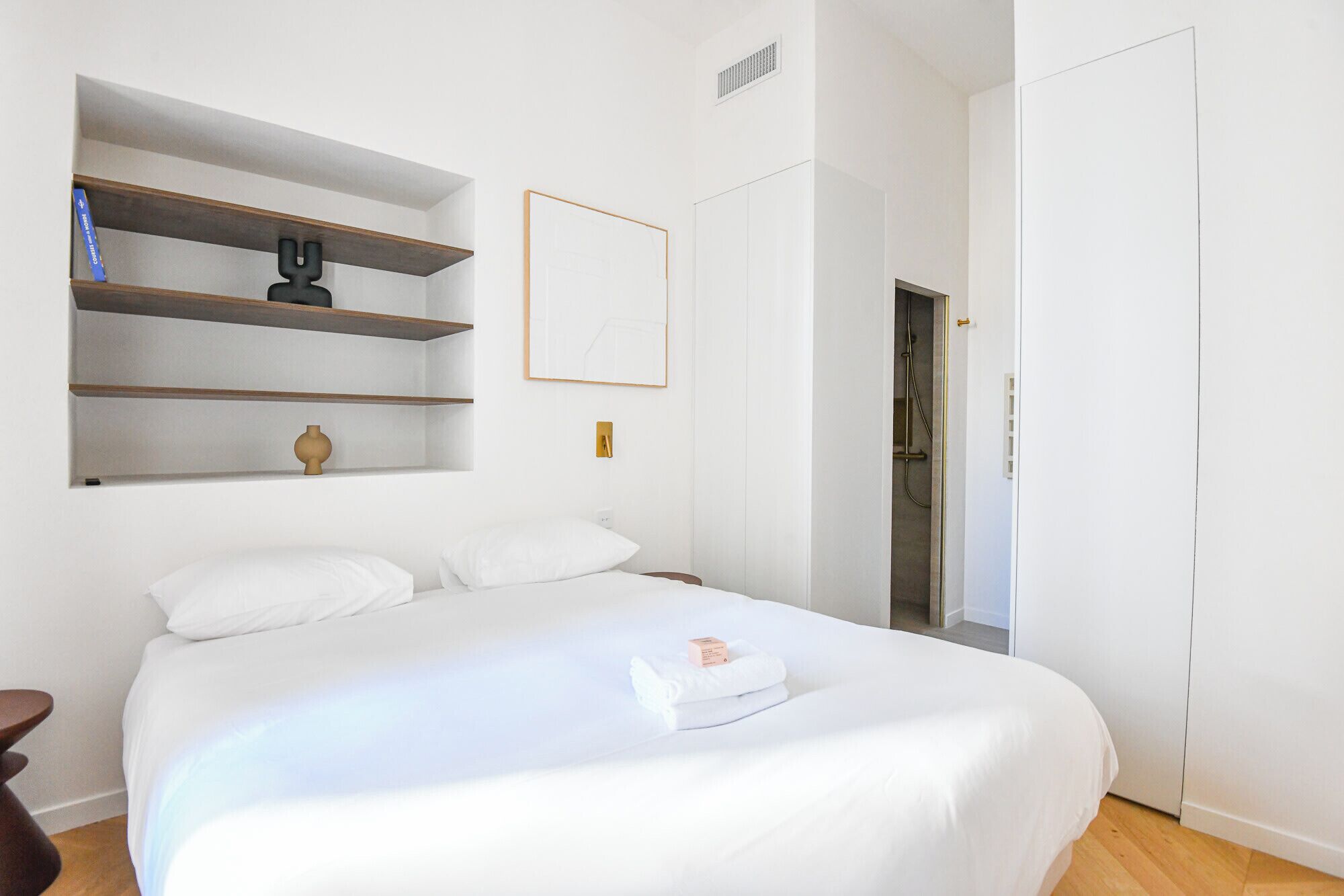2 chambres, fer et planche à repasser, Wi-Fi, draps fournis