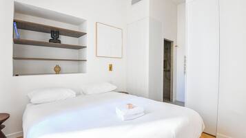 2 chambres, fer et planche à repasser, Wi-Fi, draps fournis