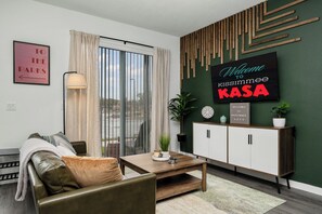 Smart TV - ✨Magical 3BR/3BA townhome minutes to Disney 🏰✨ (Kissimmee)