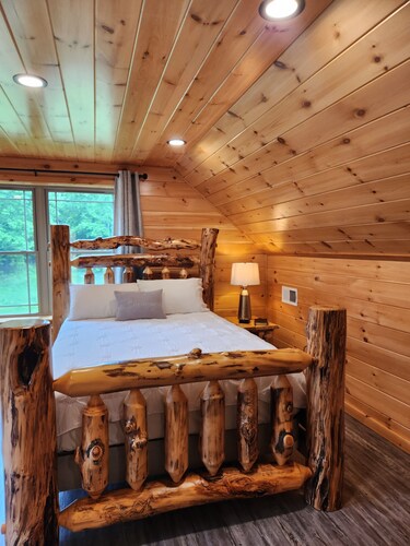 Cozy cabin in tranquil setting overlooking pond