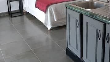 Comfort Studio, Garden View | Iron/ironing board, free cots/infant beds, free WiFi, bed sheets