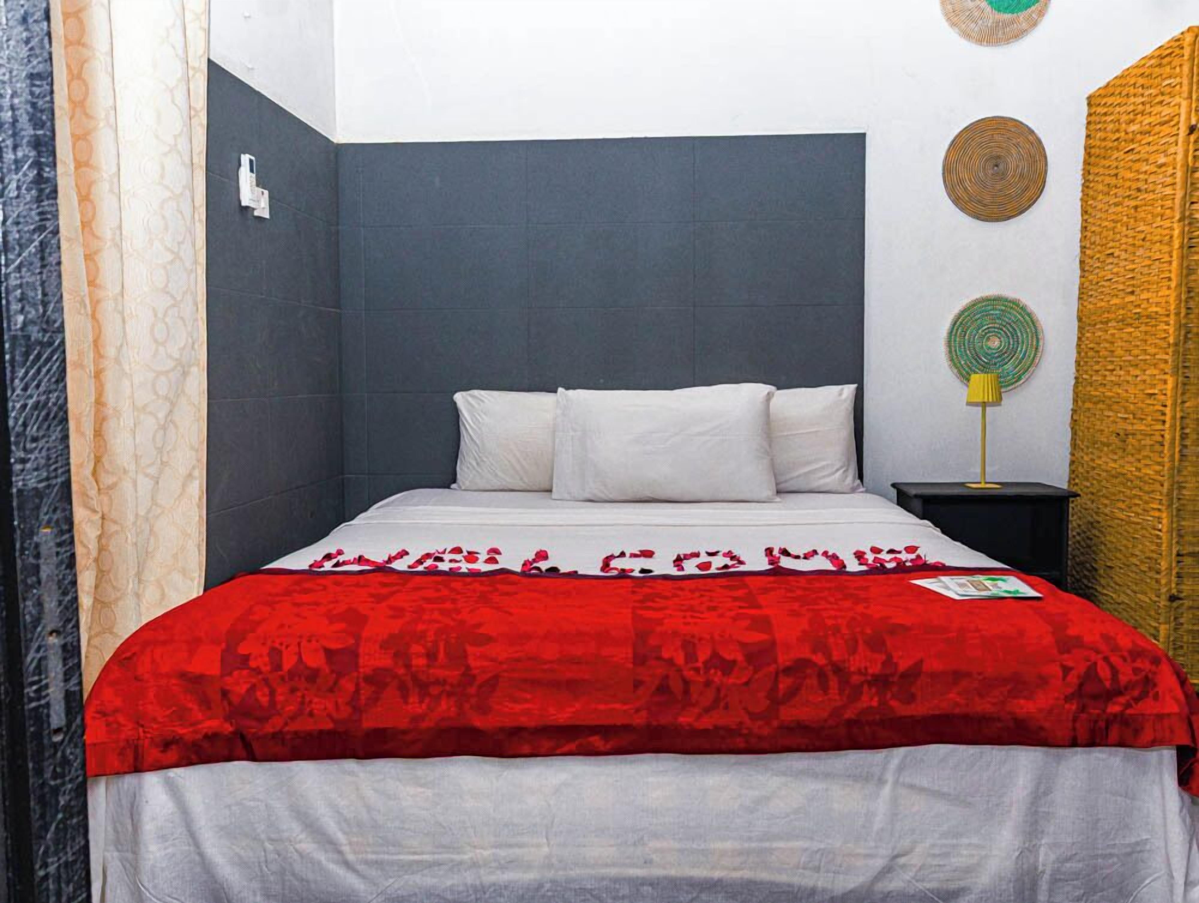 Comfort Studio, Garden View | Iron/ironing board, free cots/infant beds, free WiFi, bed sheets