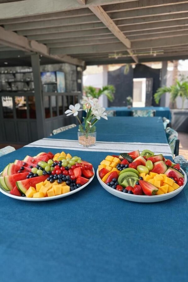 Daily cooked-to-order breakfast (GBP 5.00 per person) - Two Coconut Lodge (Batokunku)