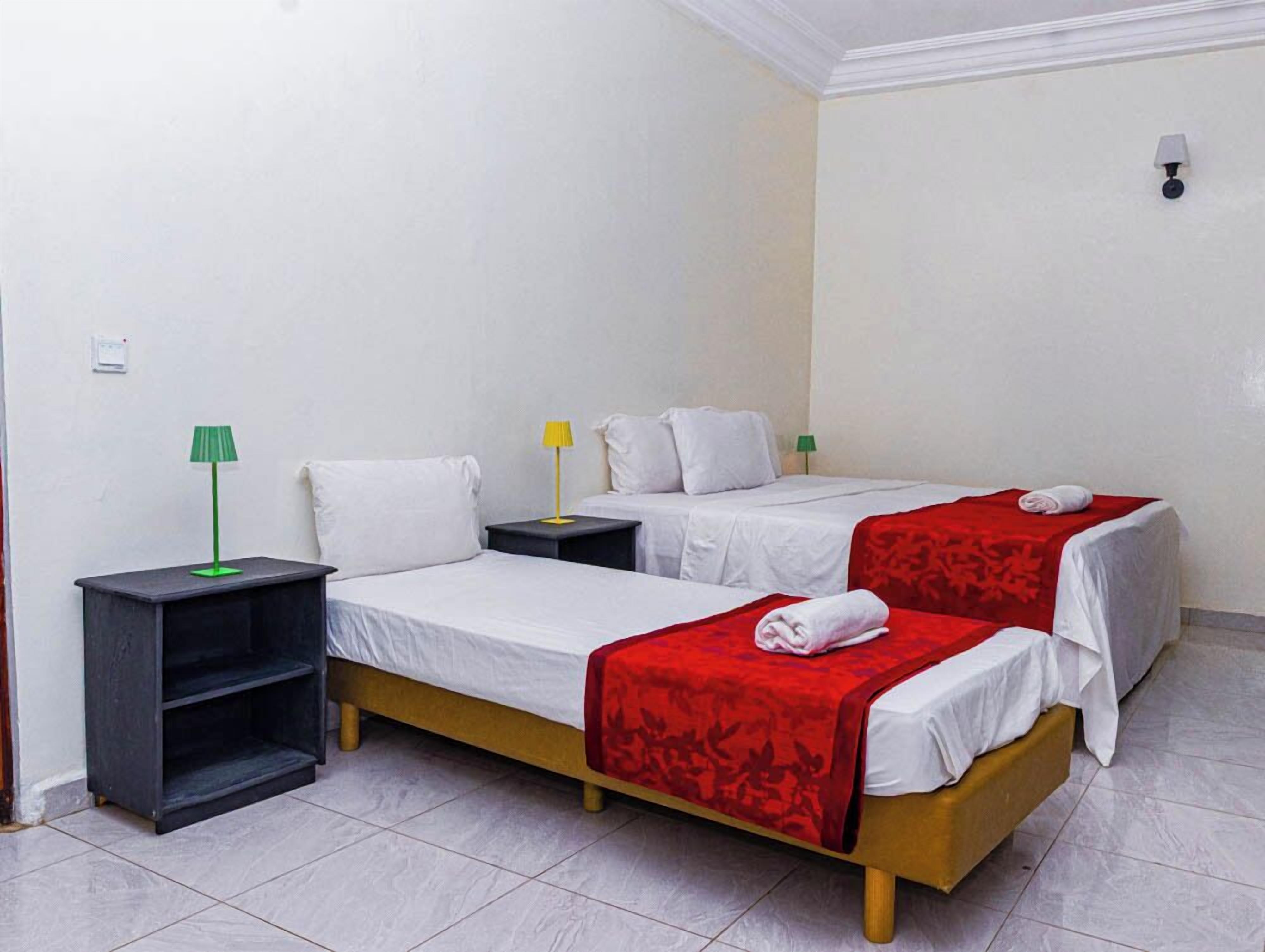 Tabla de planchar con plancha, cunas gratuitas y wifi gratis 