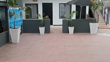 Basic Single Room, Garden View | Iron/ironing board, free cots/infant beds, free WiFi, bed sheets