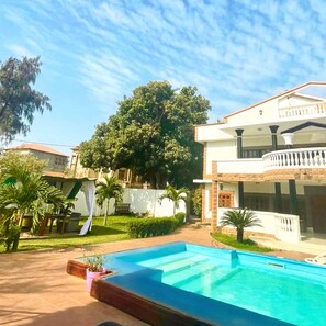 Fachada de la propiedad