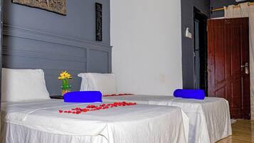 Basic Single Room, Garden View | Iron/ironing board, cribs (free), WiFi (free), bed sheets