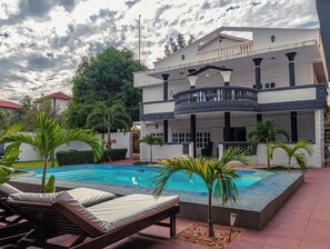 Front of property - Two Coconut Lodge  (Batokunku)