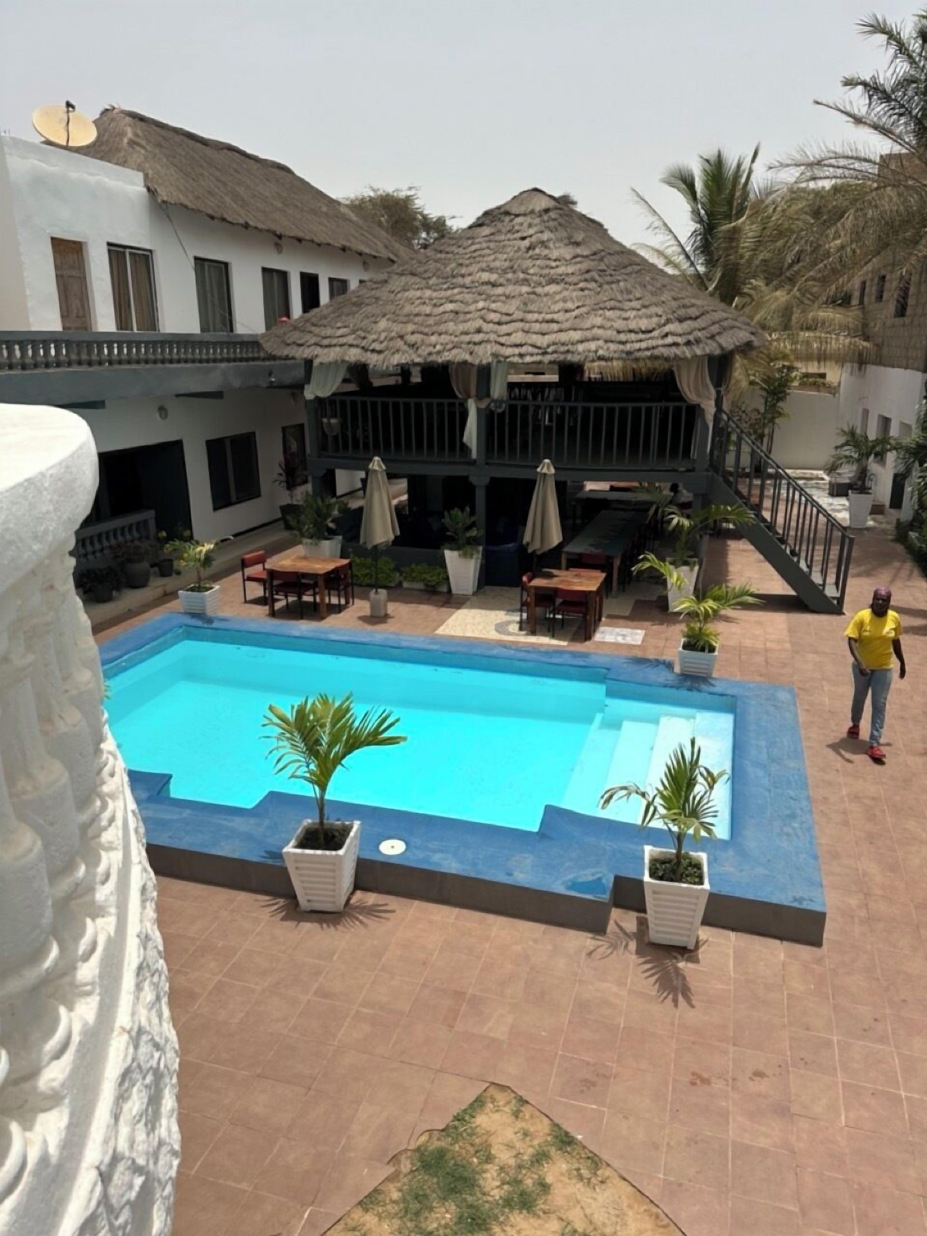 حمّام سباحة خارجي