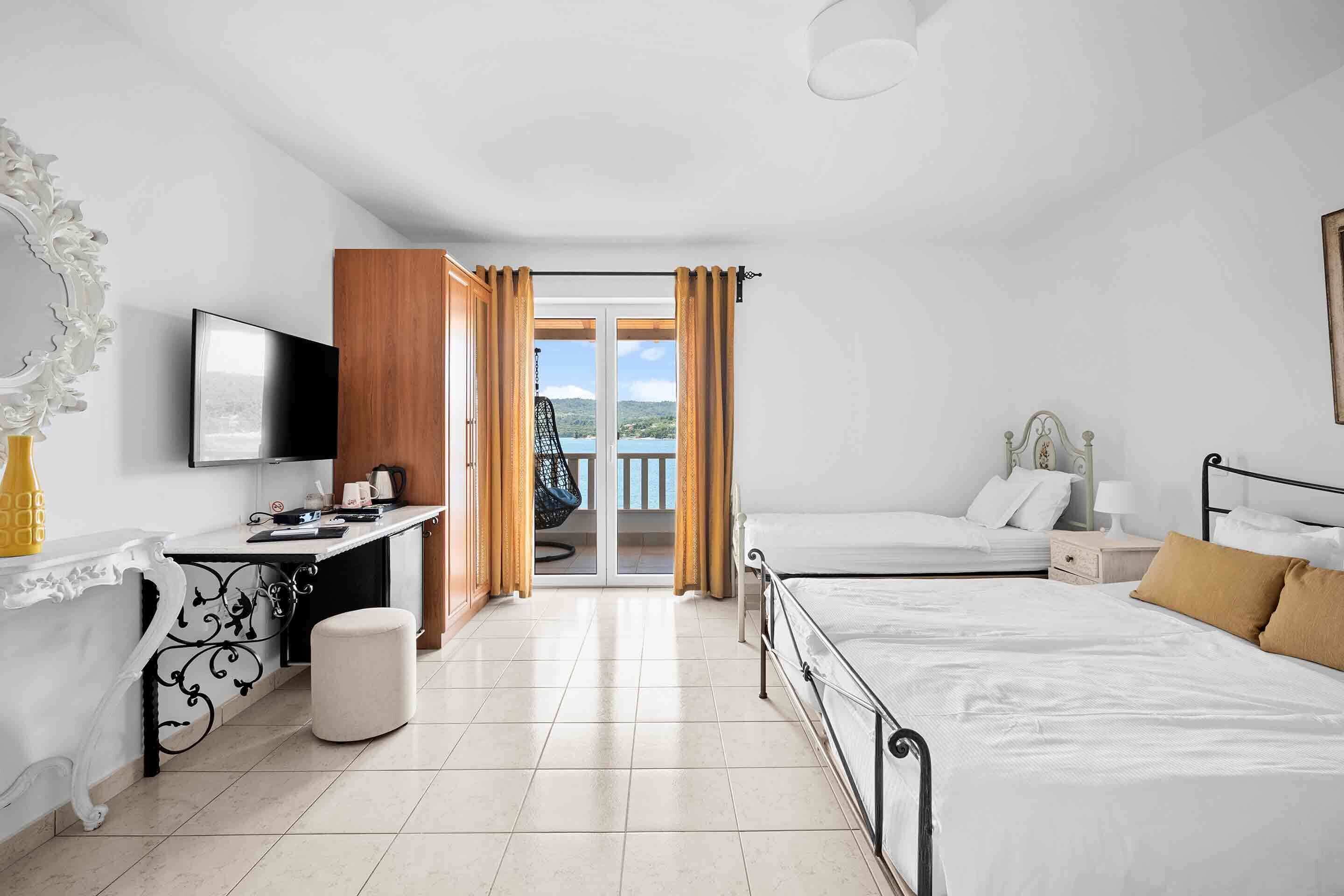 Kahden hengen romanttinen huone | Minibaari, tallelokero huoneessa, yksilöllisesti sisustettu