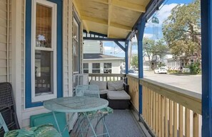 Outdoor dining - Lovely Home in Old Orchard Beach (Old Orchard Beach)