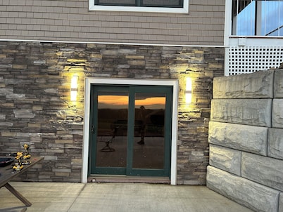 Secluded lodge, with multiple hiking trails and breathtaking views!