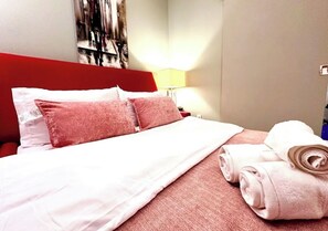 2 chambres, fer et planche à repasser, Wi-Fi, draps fournis