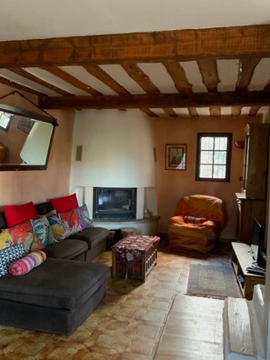 TV, fireplace, DVD player, books - La Maison des Vacances (Cassis)
