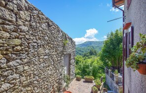 Property grounds - Cozy home in Palagnana (Palagnana)