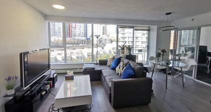 Home Away From Home 2BR condo in Stadium District