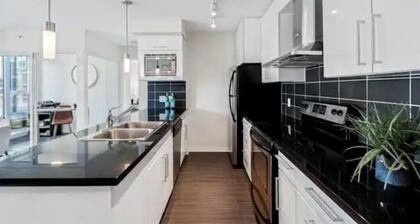 Home Away From Home 2BR condo in Stadium District