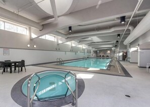 Piscine intérieure