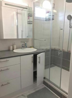 Shower, towels, soap, toilet paper