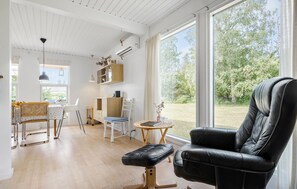 Smart TV y chimenea 