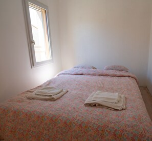 3 Schlafzimmer, Reisekinderbett