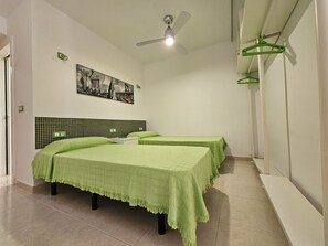 1 chambre, fer et planche à repasser, Wi-Fi, literie fournie