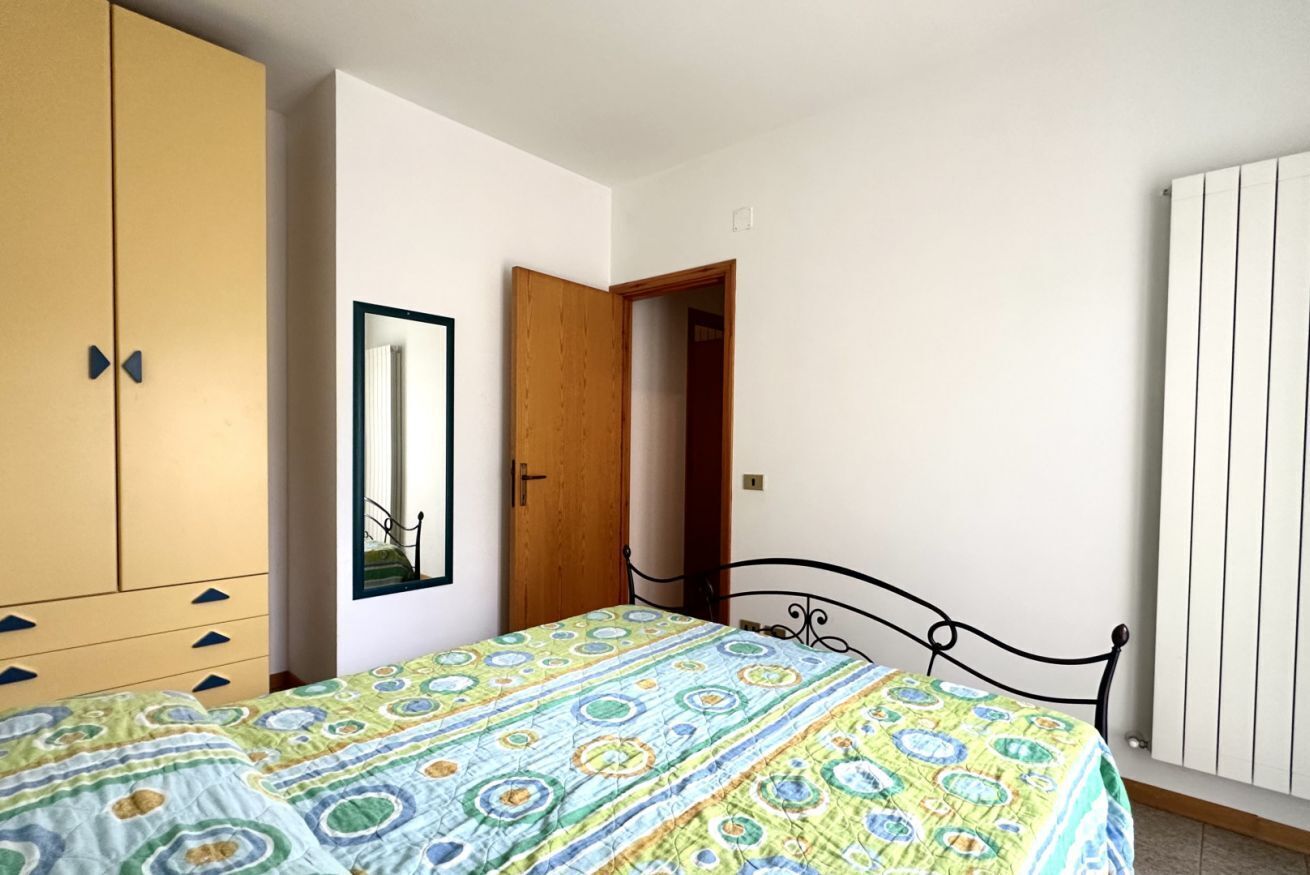 2 bedrooms, bed sheets
