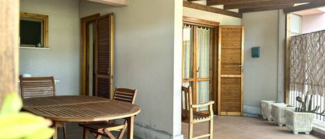 屋外ダイニングエリア