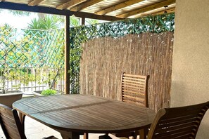 Outdoor dining - M397 - Marcelli, delightful three-room apartment 200m from the sea (Marcelli)