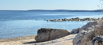 Enjoy 110' of Waterfront w/ Water Toys at Sandy Bottom Bay Beach House For 8!!