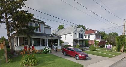 Perfection near the River - 4 Bedroom with Main Floor Bedroom and 0Ensuite Bath
