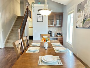 Dining - Lovely house with mountain views &A/C (Hinton)