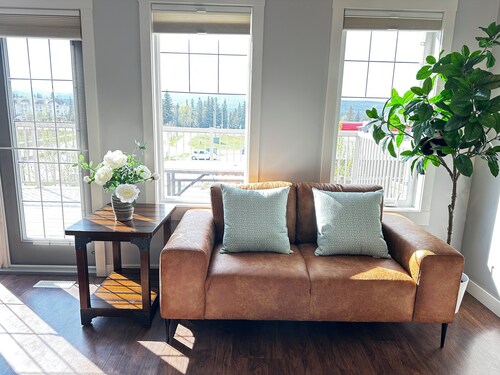 Lovely house with mountain views &A/C