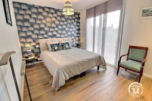 3 makuuhuonetta, työpöytä, silitysrauta/-lauta, ilmainen Wi-Fi