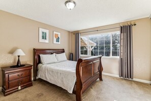 3 chambres, fer et planche à repasser, accès à Internet, literie fournie