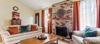 Pet Friendly, 5m to Niles District, Pool Table