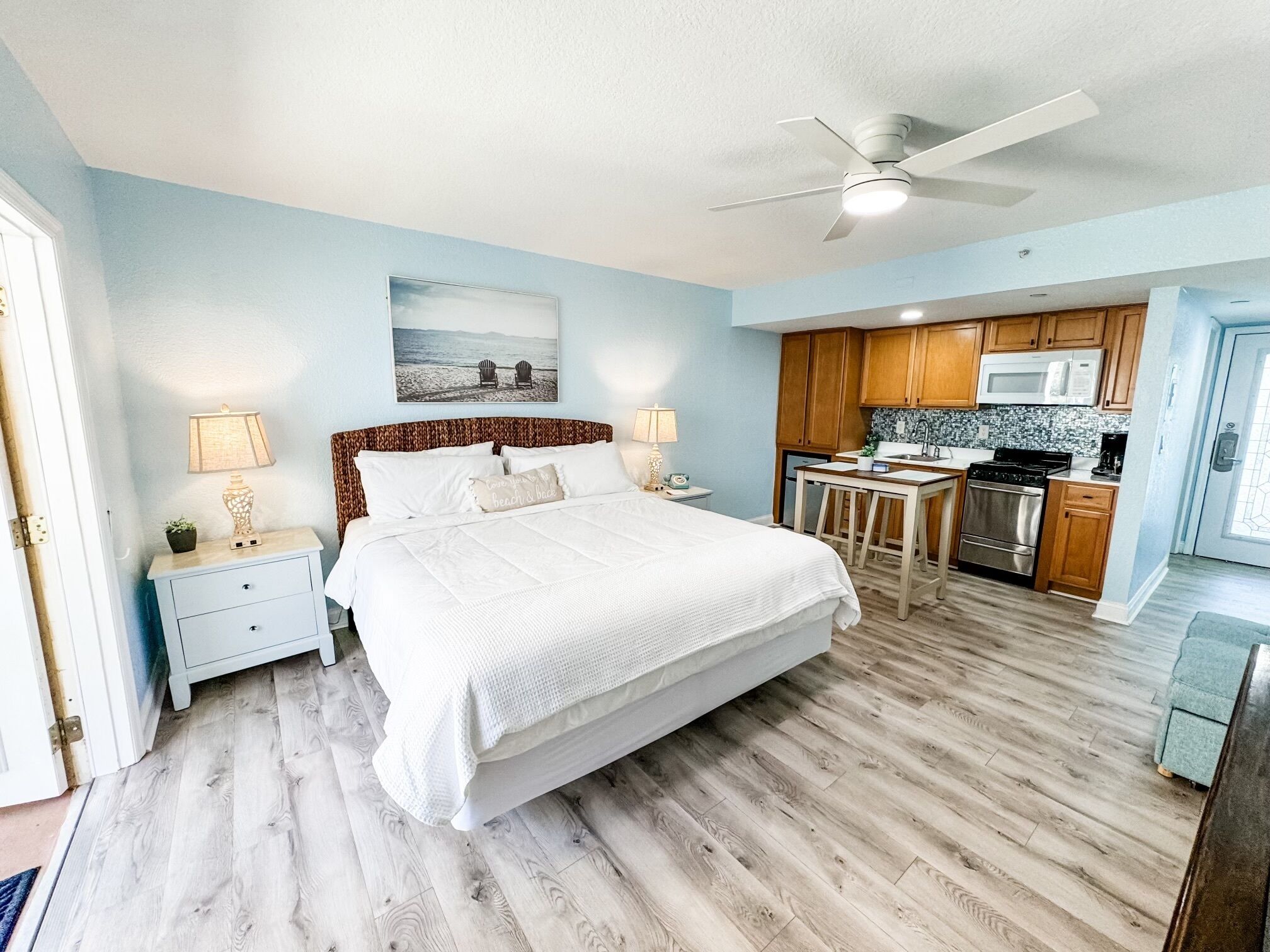 Oceanside Studio King Sunset Getaway