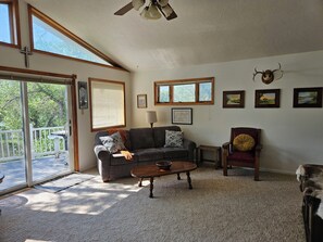 Living area - Cascade Home on the Missouri- Fishing Retreat (Cascade)