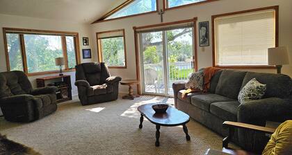 Cascade Home on the Missouri- Fishing Retreat